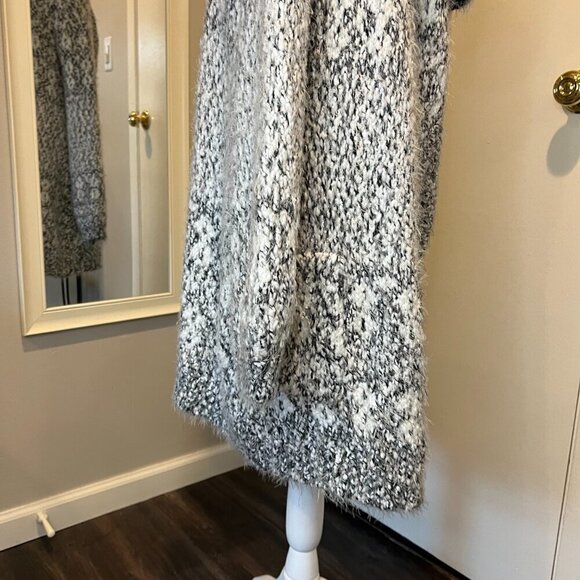 NWT BB Dakota White & Gray Open Front Knit Eyelash Cardigan, Size Medium - Picture 11 of 16